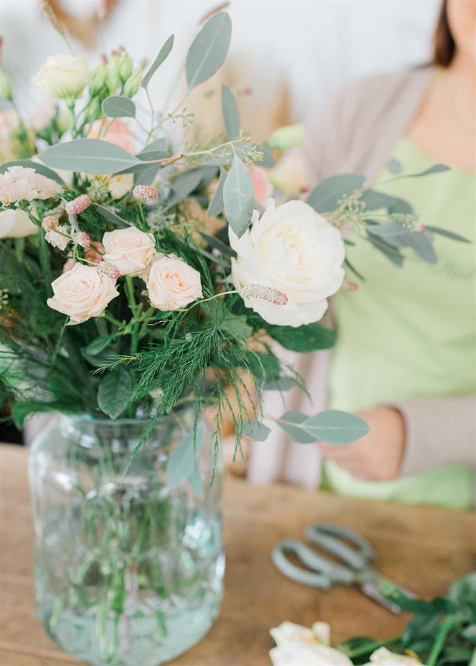 Expert tips to keep a bouquet of flowers fresh is to regularly clean the vase and change the water in your vase, this will lenghten the life of your flowers